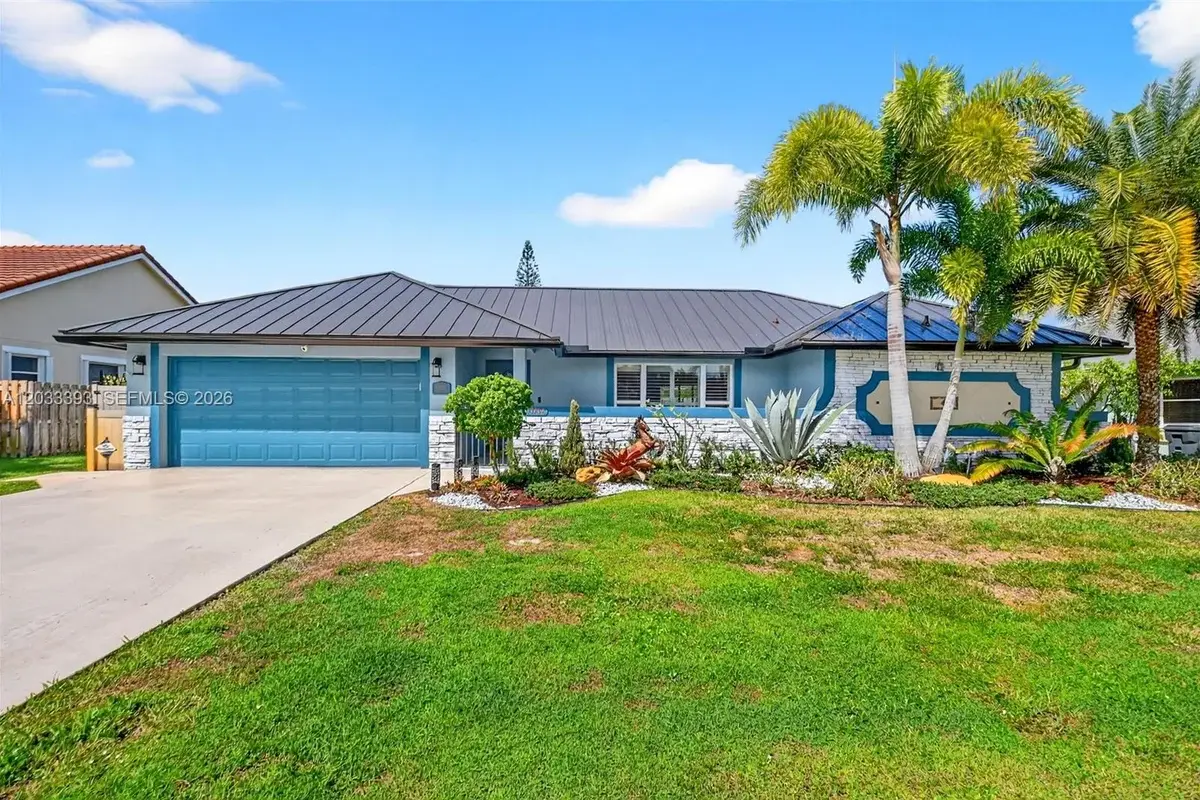 13808 Geranium Pl, Wellington: photo 1 of 56