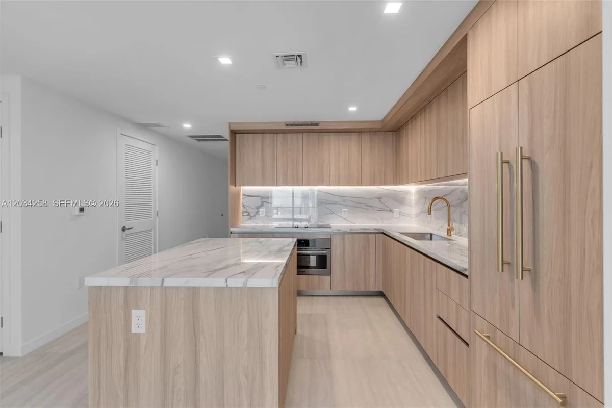 77 SE 5 Th St #PH03, Miami: photo 1 of 56