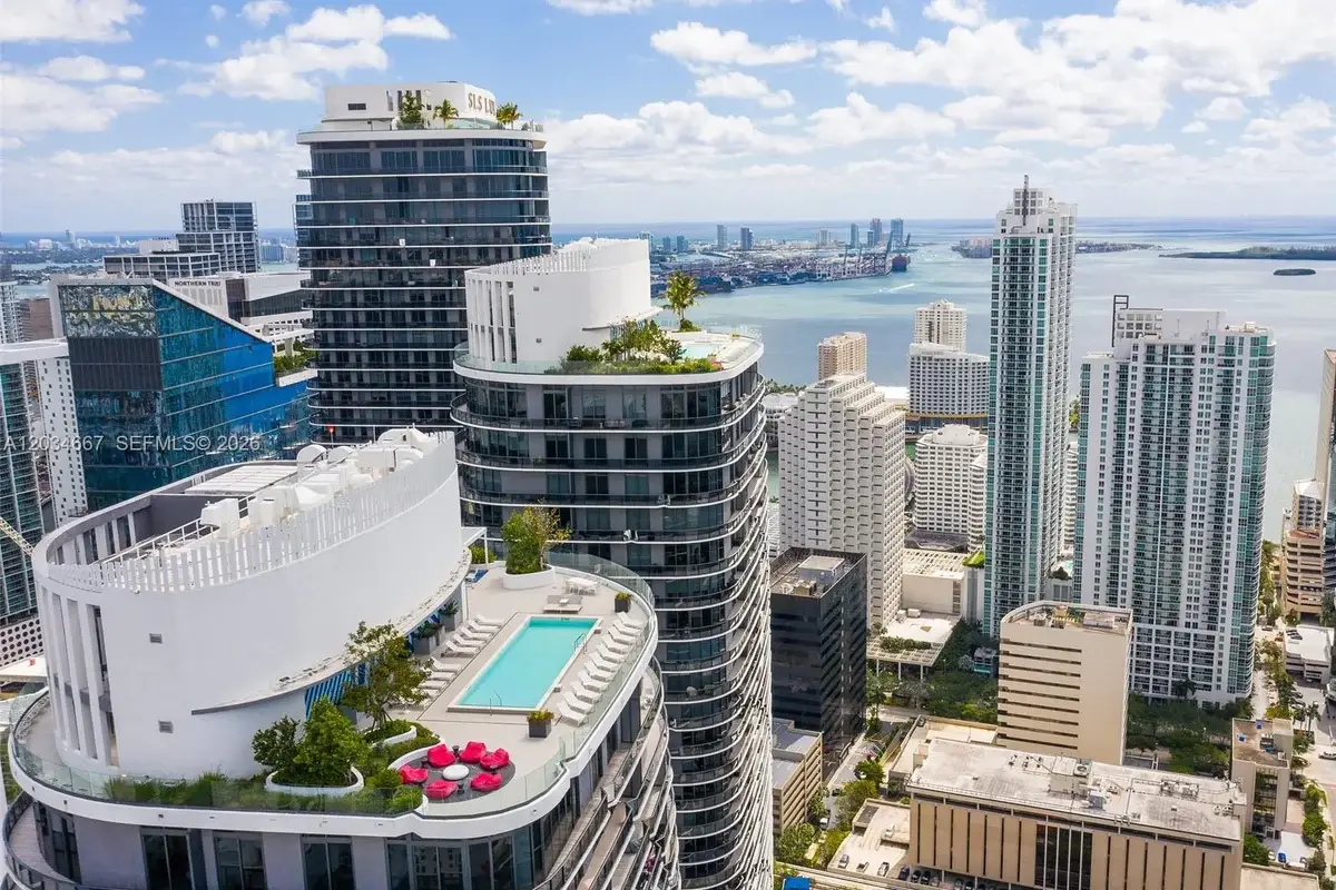 55 SW 9 St #1605, Miami: photo 1 of 17