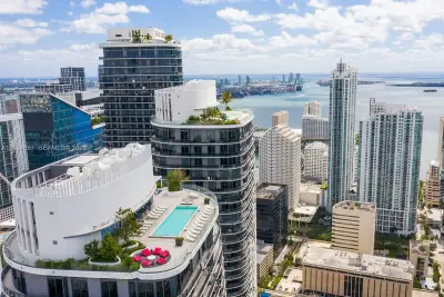 55 SW 9 St #1605, Miami: photo 1 of 17