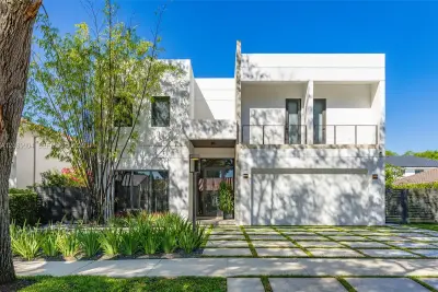 House in Miami Lakes: photo 1 of 68