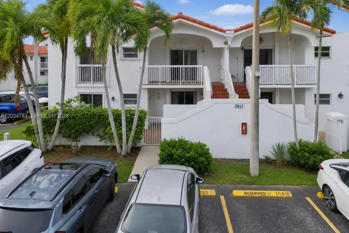 7611 SW 153rd Ct #204, Miami: photo 1 of 12