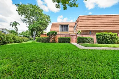 2874 Waterford Dr S, Deerfield Beach: photo 1 of 26