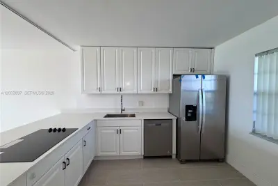 575 Oaks Ln #1008, Pompano Beach: photo 1 of 11