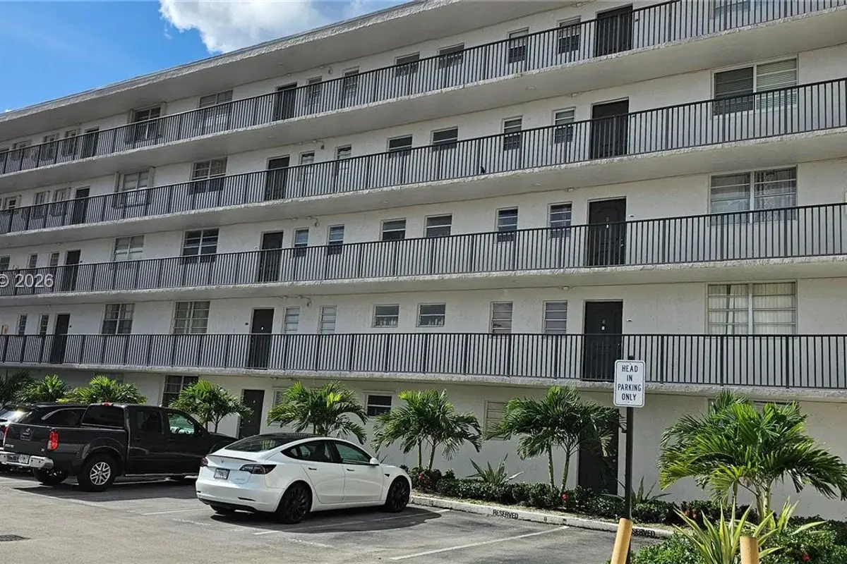 14170 SW 84th St #402-F, Miami: photo 1 of 36