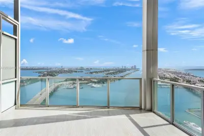 1100 Biscayne Blvd #5705, Miami: photo 1 of 31