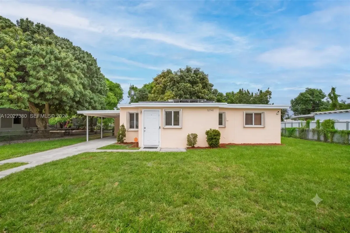 12741 Wood St, Miami: photo 1 of 16