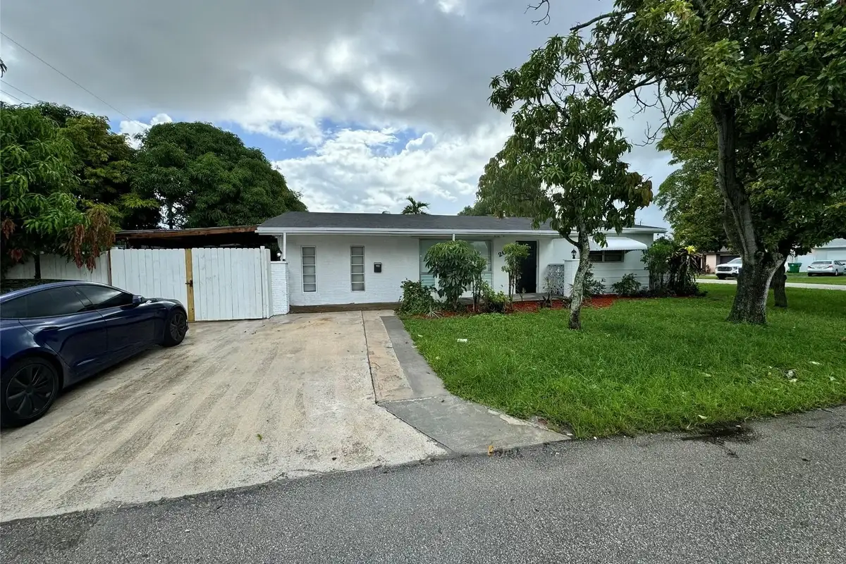 2091 Oleander Dr, Miramar: photo 1 of 12