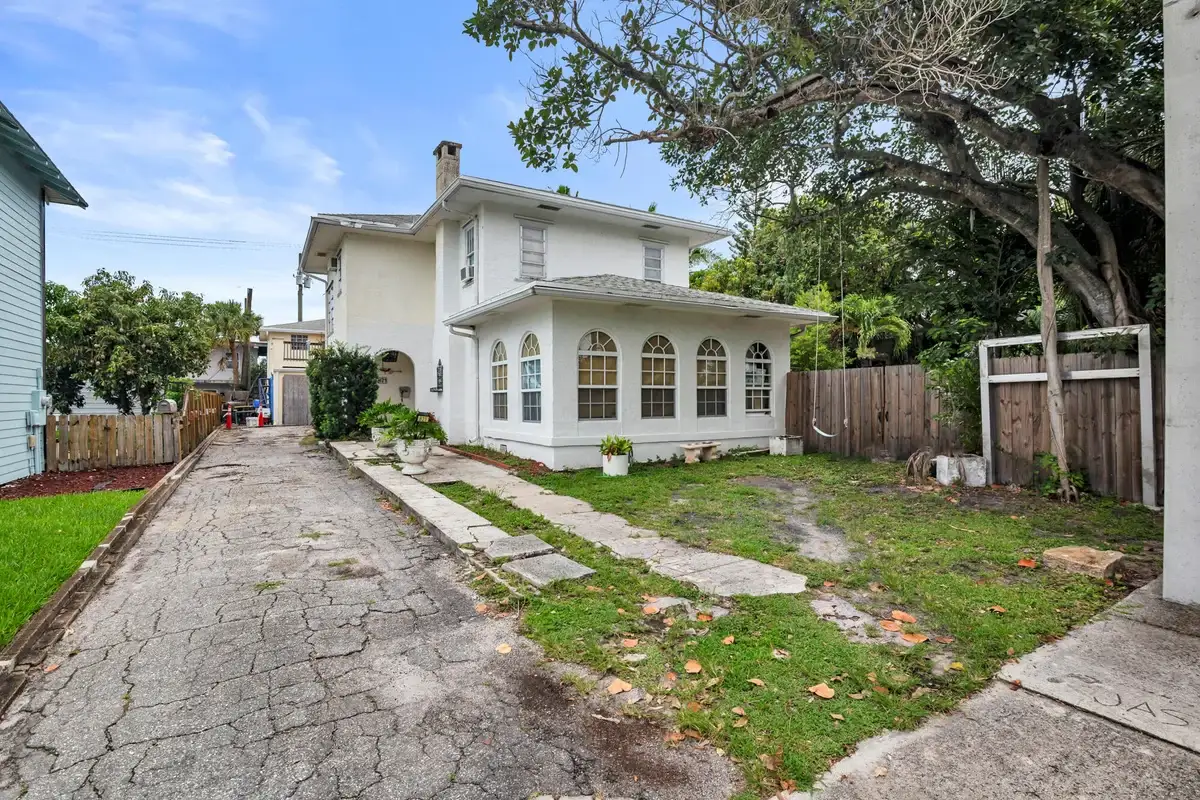 821 Omar Rd, West Palm Beach: photo 1 of 35