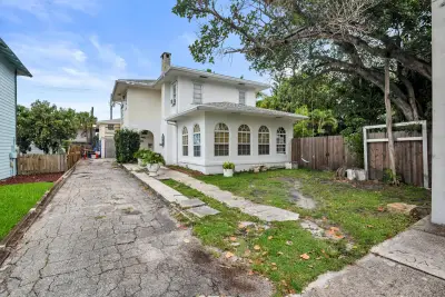 821 Omar Rd, West Palm Beach: photo 1 of 35