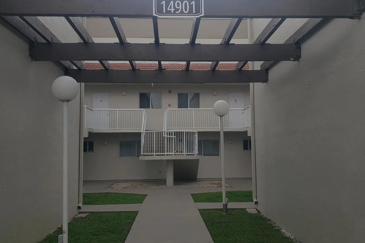14901 SW 80th St #205, Miami: photo 1 of 18