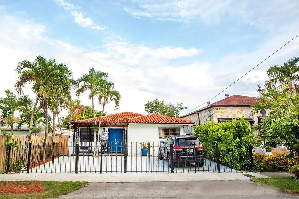 3610 SW 14th St, Miami: photo 1 of 32