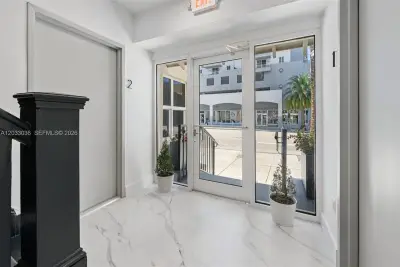 403 SW 12th Ave #3, Miami: photo 1 of 22