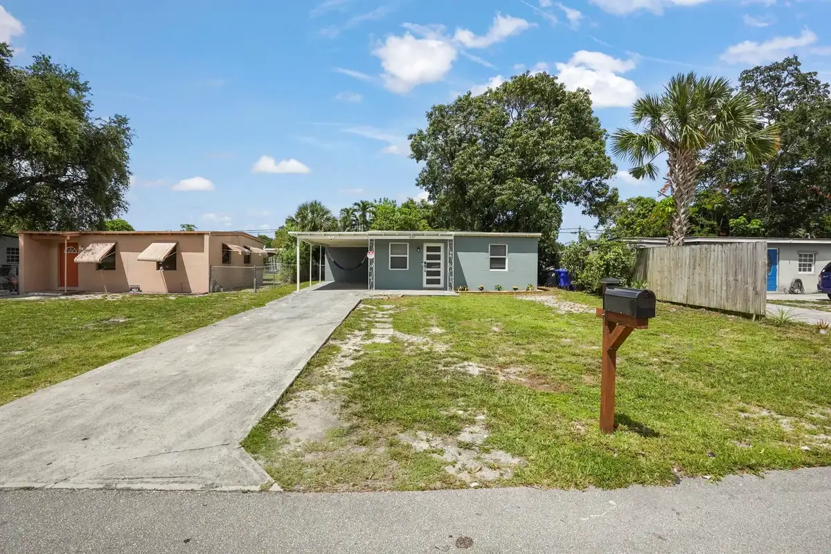 1657 Lauderdale Manor Dr, Fort Lauderdale: photo 1 of 15