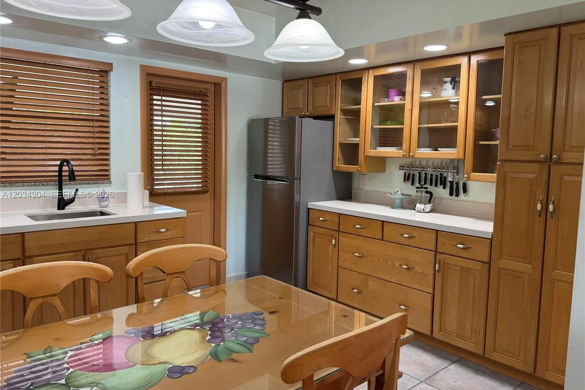 29-33 SE 4th, Dania Beach: photo 1 of 19