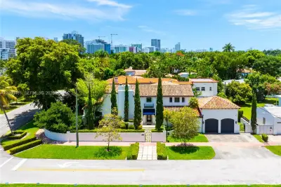 5860 Pine Tree Dr, Miami Beach: photo 1 of 69