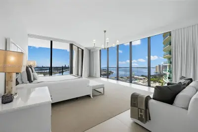 1000 Biscayne Blvd #3701, Miami: photo 1 of 35