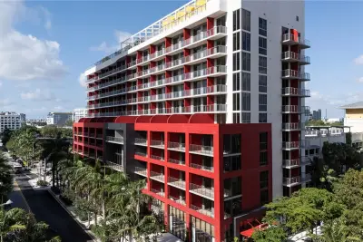 90 NE 32 #520, Miami: photo 1 of 21