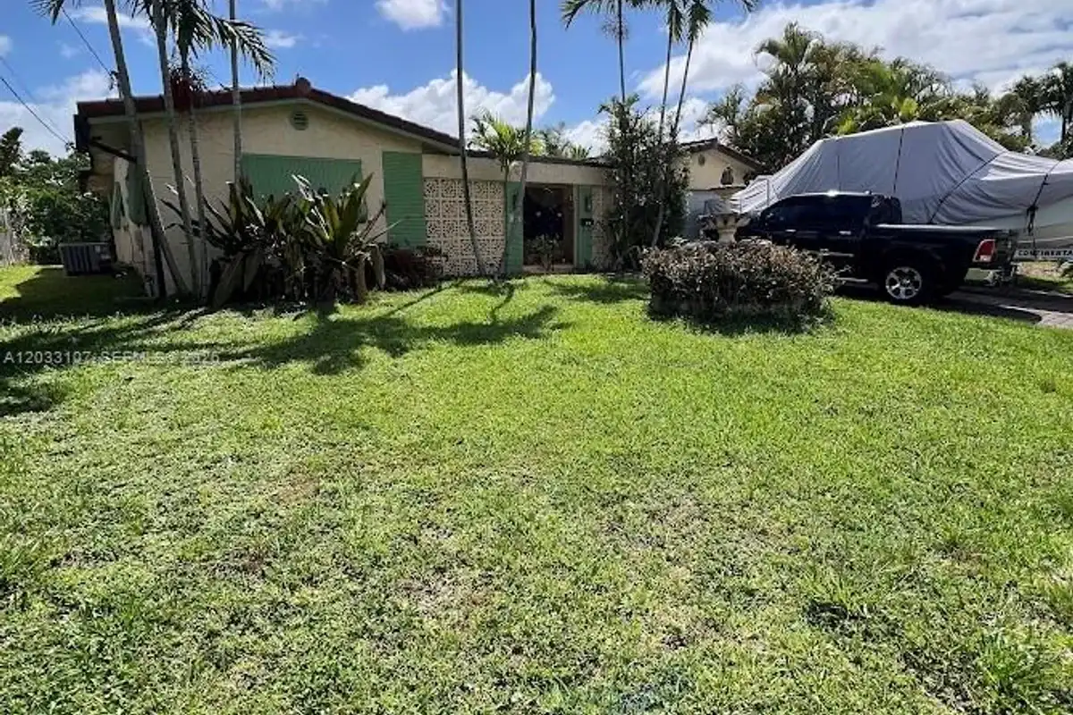 1881 NW 36th St, Oakland Park: photo 1 of 20