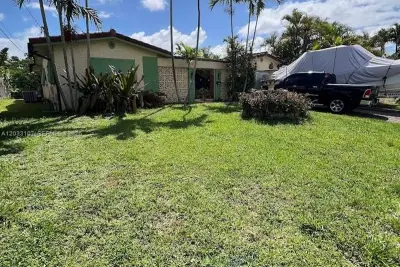 1881 NW 36th St, Oakland Park: photo 1 of 20