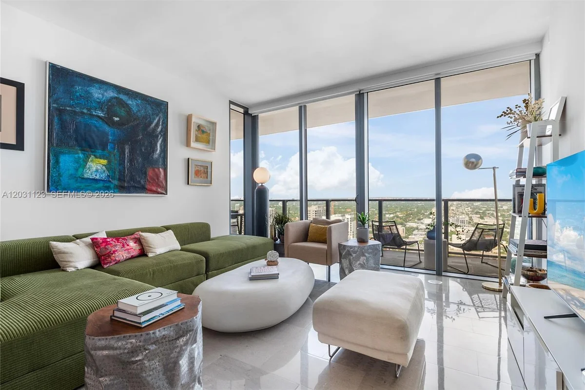 88 SW 7th St #3208, Miami: photo 1 of 16