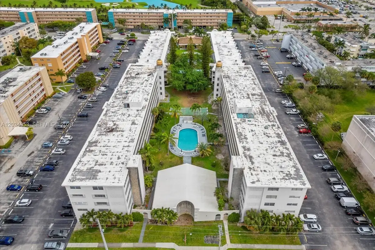 200 NE 12th Ave #7C, Hallandale Beach: photo 1 of 16