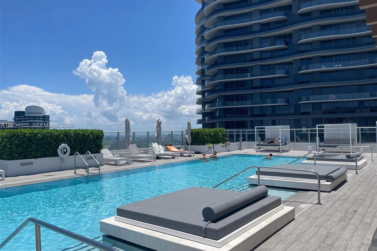 1010 Brickell Ave #3810, Miami: photo 1 of 17