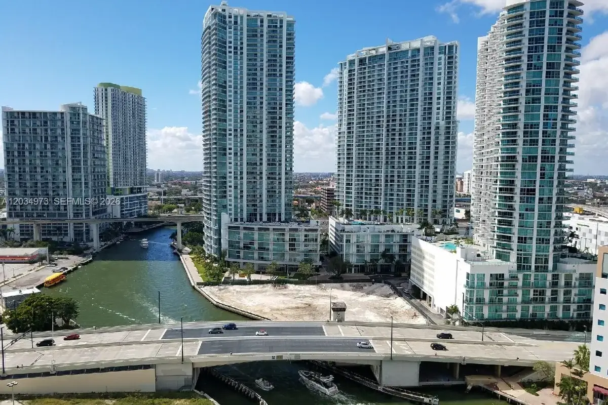 31 SE 5th St #2205, Miami: photo 1 of 13