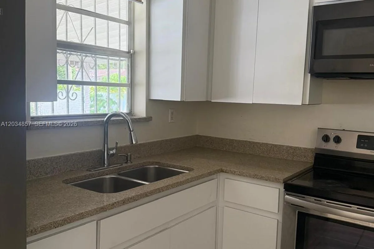 767 SW 5th Ter, Florida City: photo 1 of 19