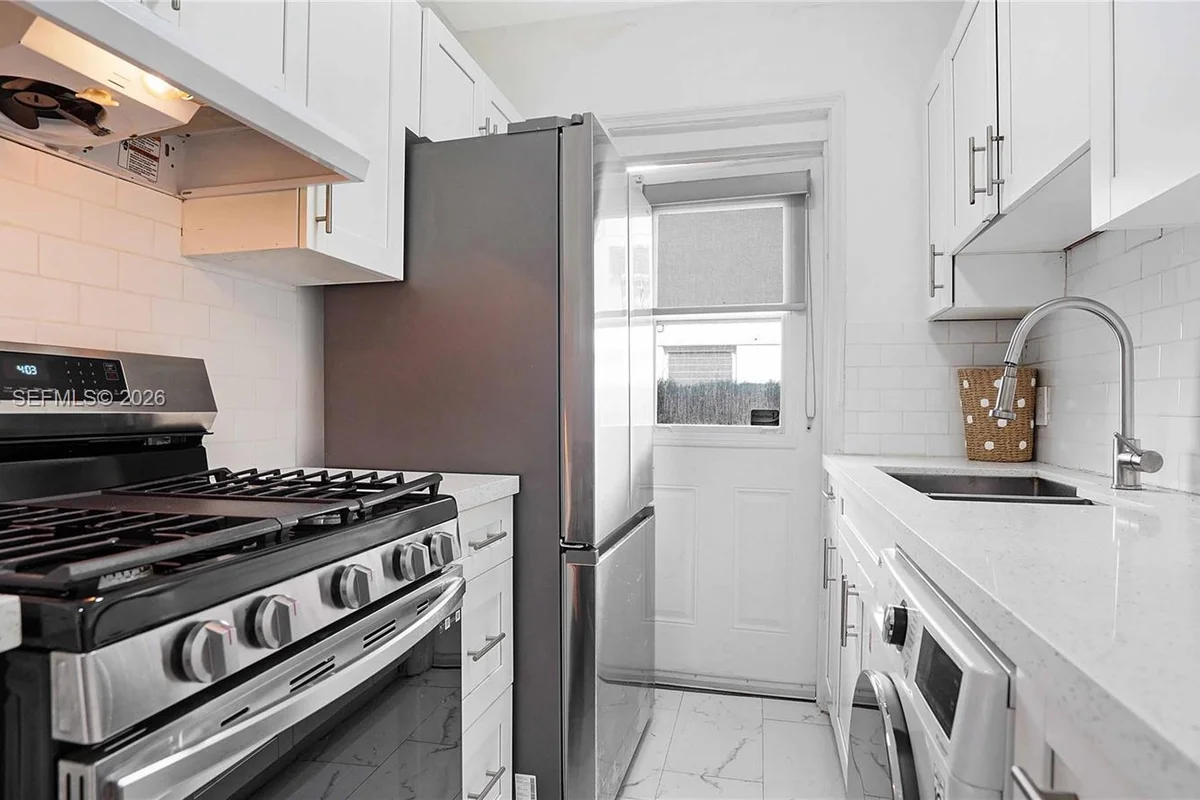 815 W, Miami Beach: photo 1 of 57