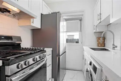 815 W, Miami Beach: photo 1 of 57