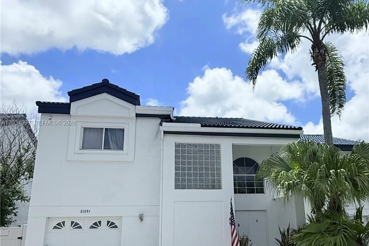 21251 NE 3rd Ct, Miami: photo 1 of 30