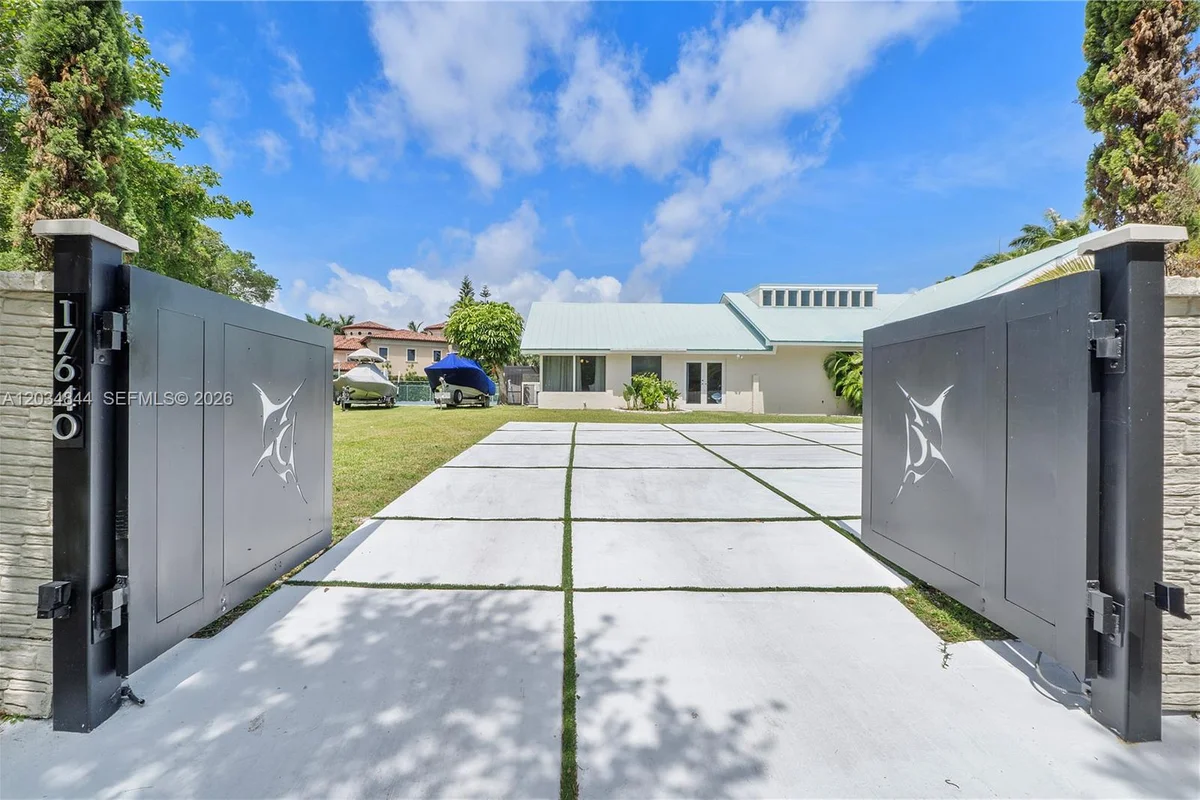 17640 Old Cutler Rd, Palmetto Bay: photo 1 of 53