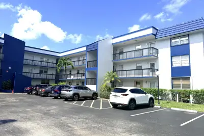 3050 Holiday Springs Blvd #111, Margate: photo 1 of 11