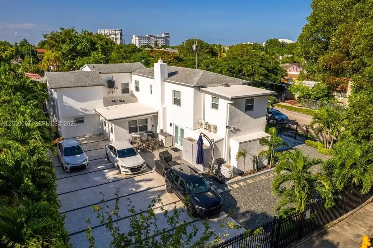 590 SW 23rd Ave, Miami: photo 1 of 22