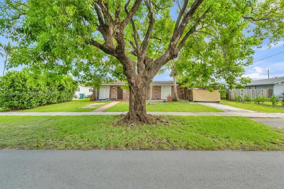 9982 SW 196th St, Cutler Bay: photo 1 of 38