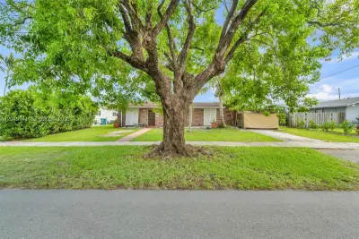 9982 SW 196th St, Cutler Bay: photo 1 of 38