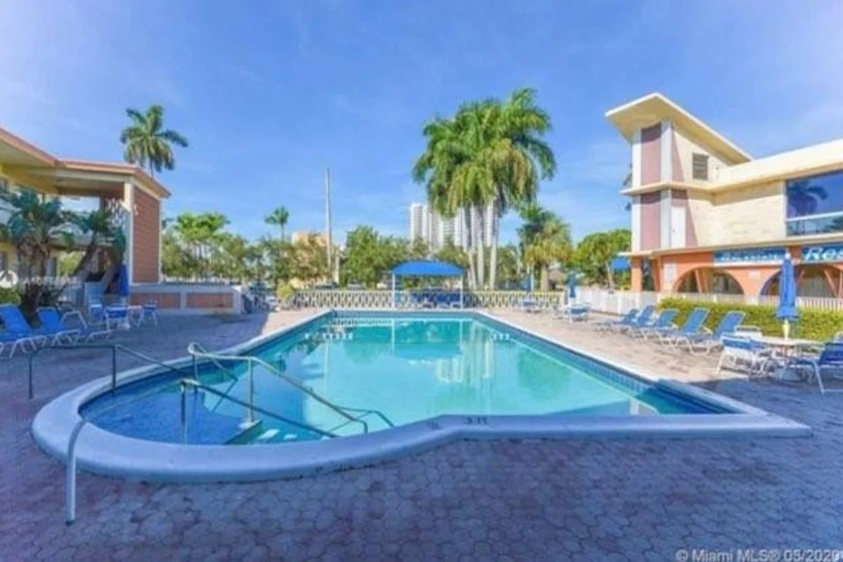26 Diplomat Pkwy #2280, Hallandale Beach: photo 1 of 15