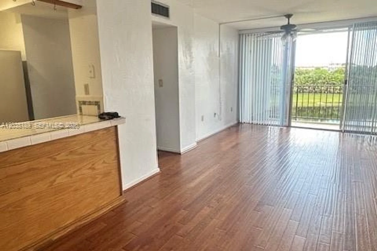 870 NW 87th Ave #302, Miami: photo 1 of 44