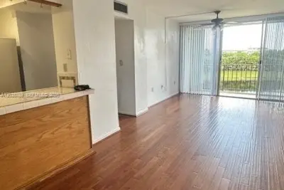 870 NW 87th Ave #302, Miami: photo 1 of 44