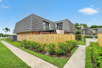 315 3rd Way, West Palm Beach: photo 1 of 90