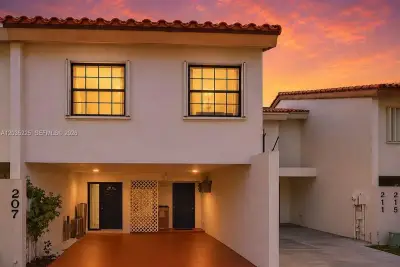 207 NW 45th Ave, Deerfield Beach: photo 1 of 49