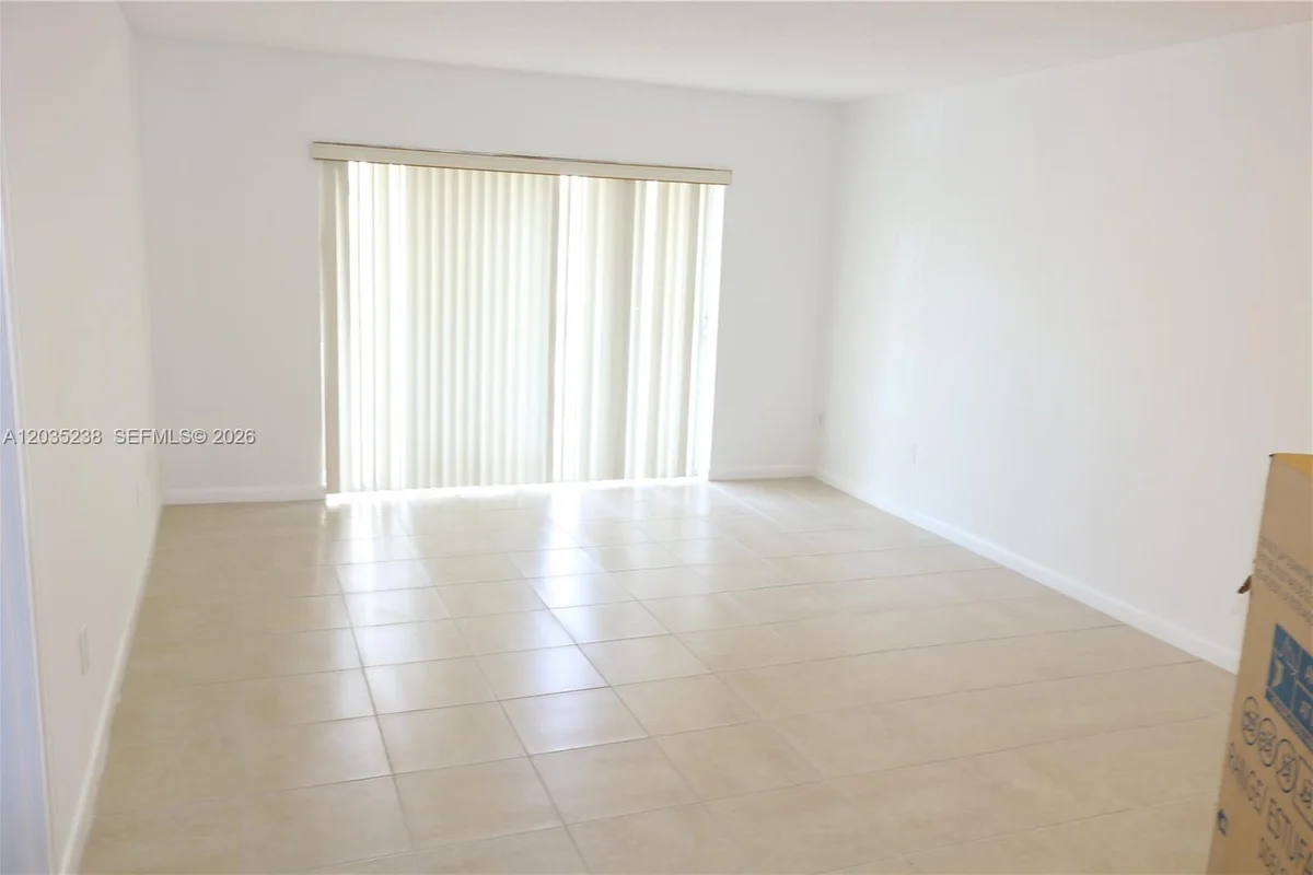 7800 Camino Real #H-205, Miami: photo 1 of 5
