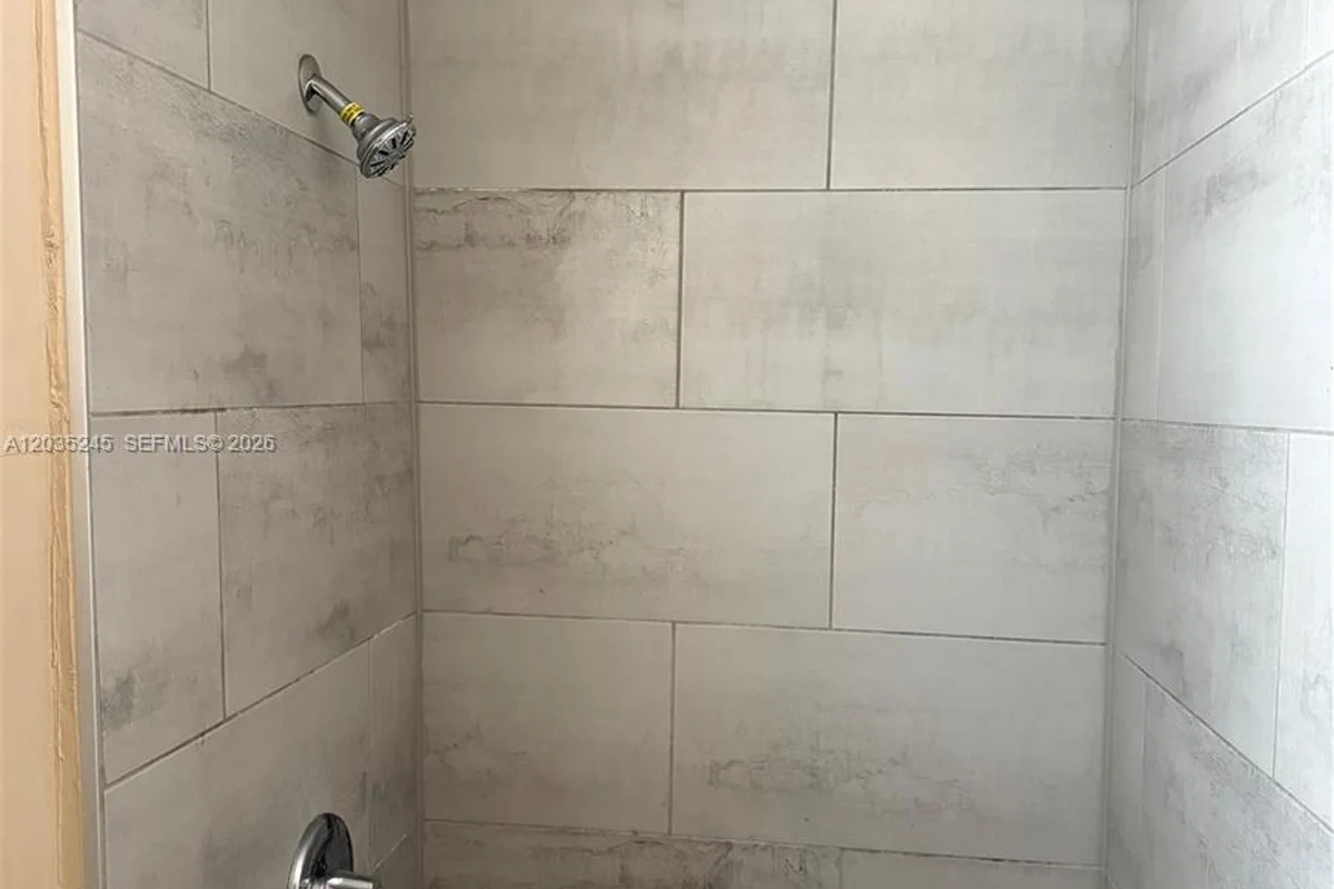 41 SW 7th Ave #1, Dania Beach: photo 1 of 4