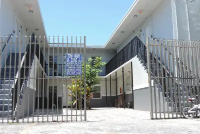 3615 Thomas Ave #11, Miami: photo 1 of 15