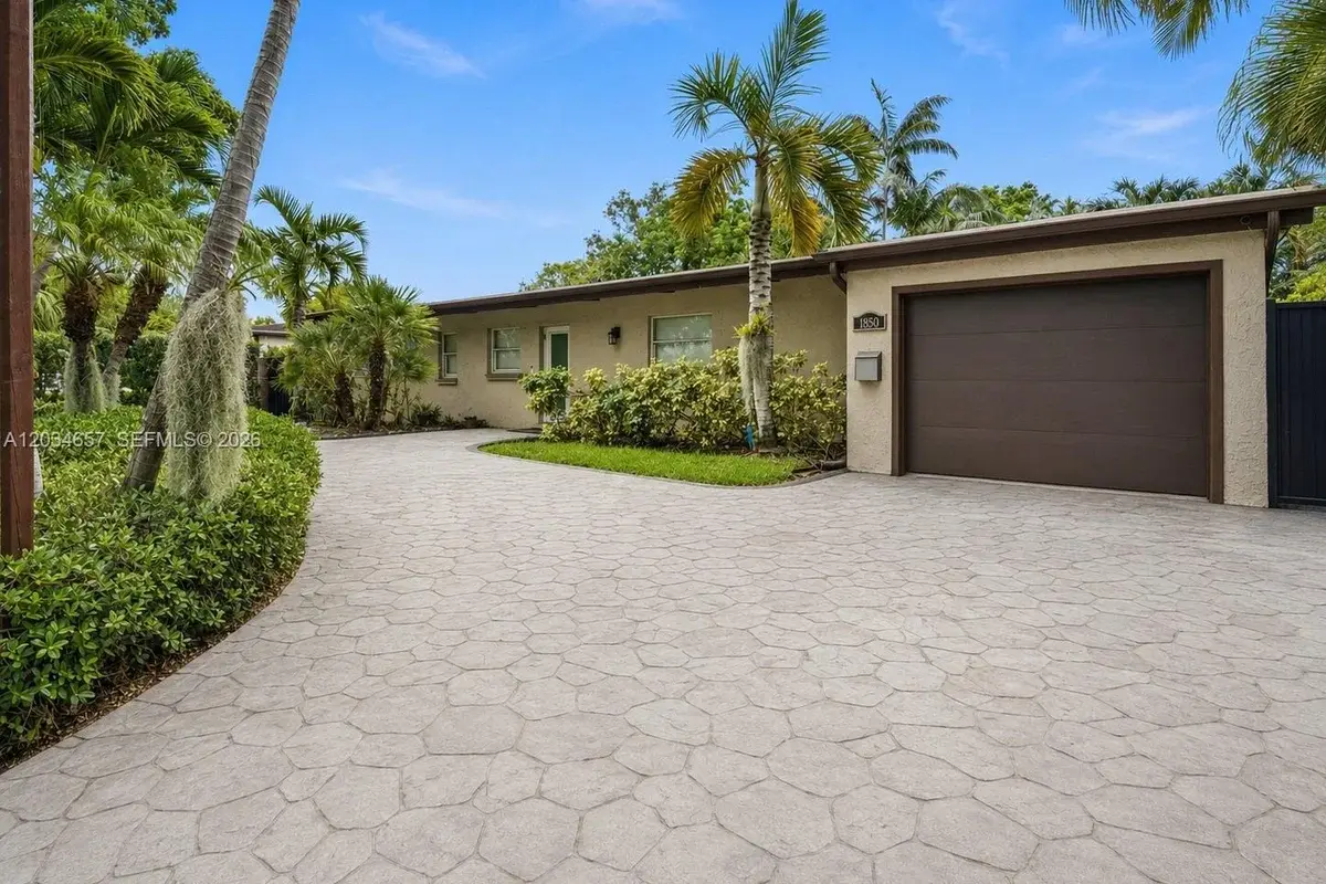 1850 Keystone Blvd, North Miami: photo 1 of 22
