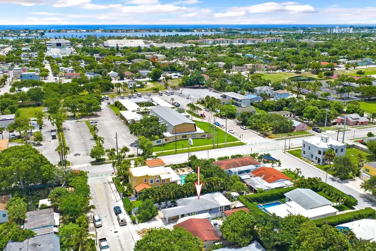 904 Ortega Rd, West Palm Beach: photo 1 of 21