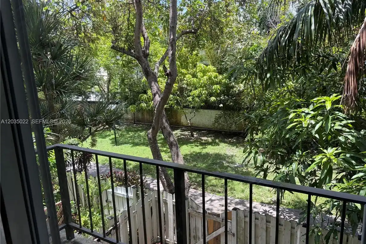 1655 NE 115th St #29B, Miami: photo 1 of 15