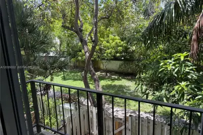 1655 NE 115th St #29B, Miami: photo 1 of 15