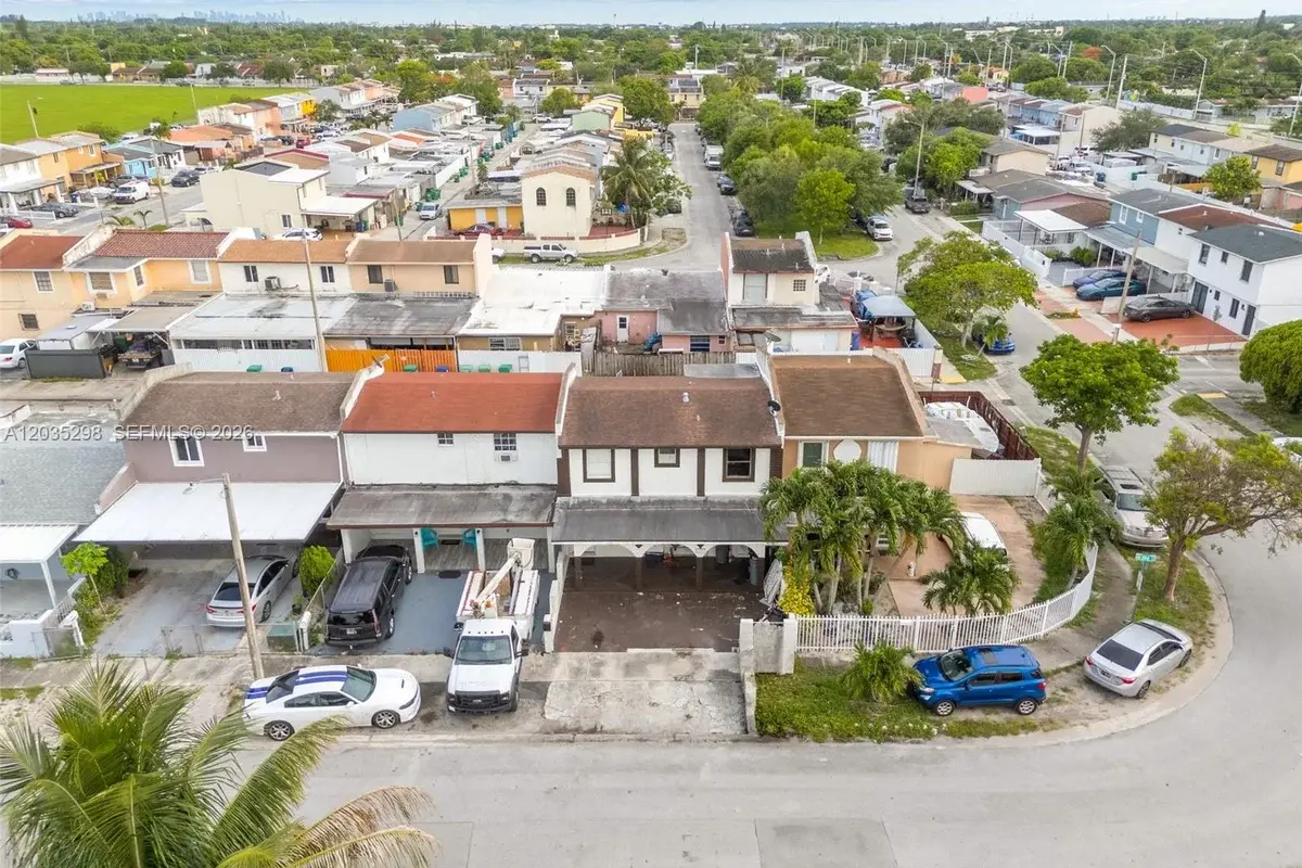 4522 NW 194th St, Miami Gardens: photo 1 of 36